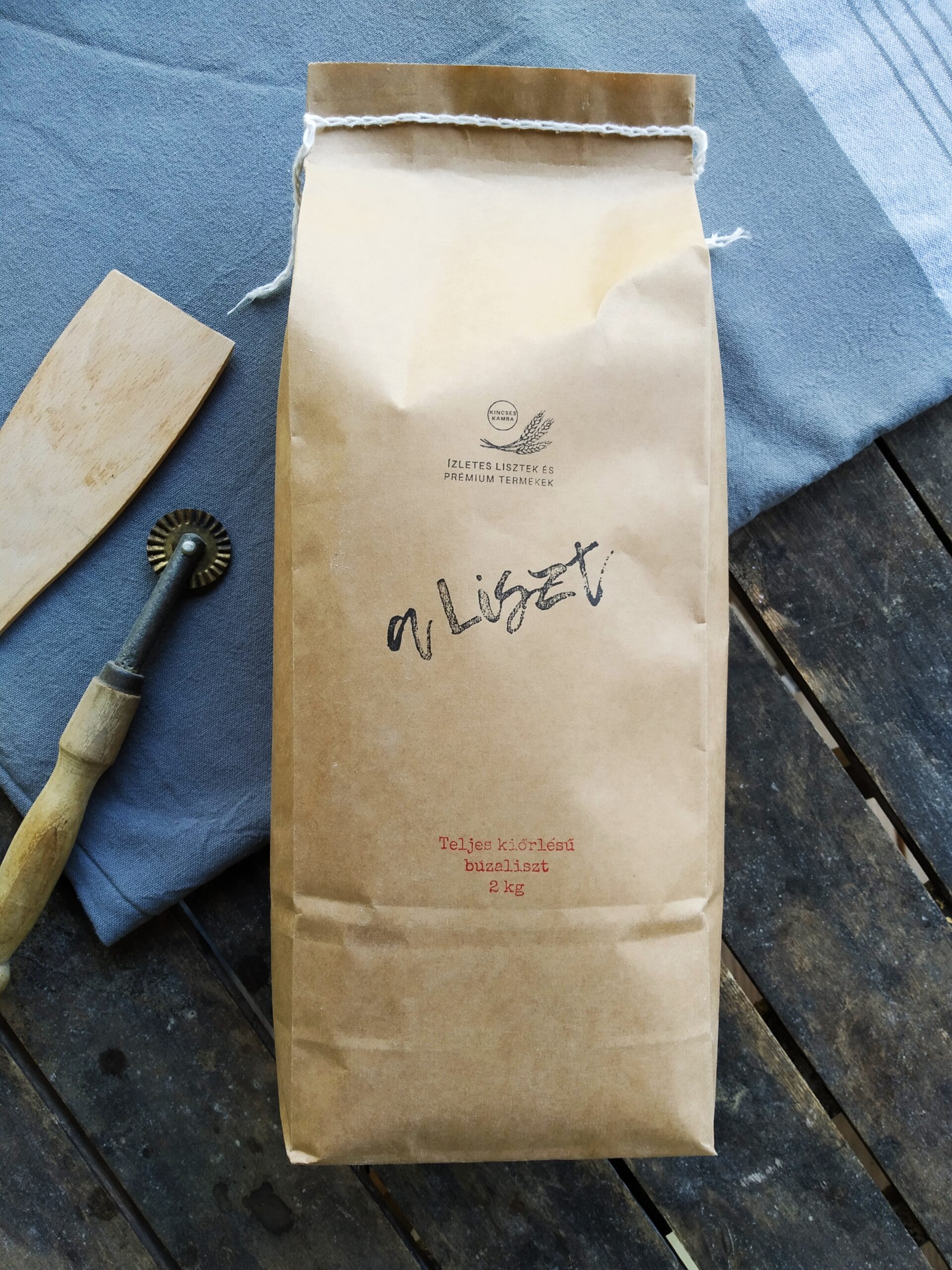 Teljes kiőrlésű búzaliszt "a Liszt" - 2kg 1 Teljes kiőrlésű búzaliszt "a Liszt" - 2kg