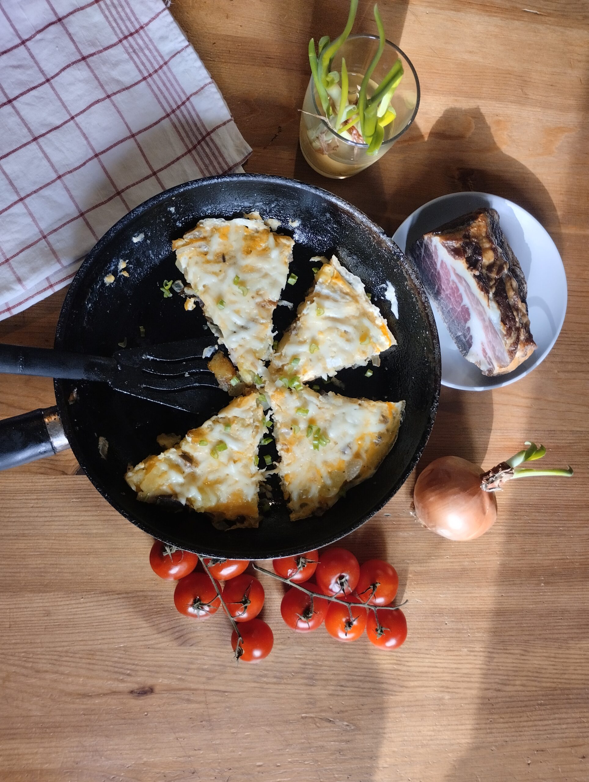 Ön jelenleg a következőket nézi Spanyol omlett, tortilla recept maradék burgonyából – Zero waste recept